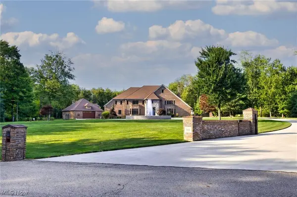 3420 Candywood DR, Poland, OH 44514