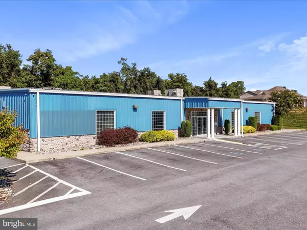 881 MID ATLANTIC PKWY, Martinsburg, WV 25404