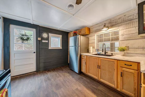 49 Maple Tree LN, Eagle Rock, VA 24085