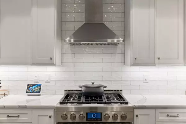 1024 Club View Dr #E303, Gallatin, TN 37066