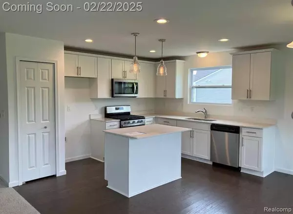 10169 SWAN LAKE Circle, Ypsilanti, MI 48197