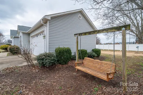 3248 St Vincent DR, Claremont, NC 28610