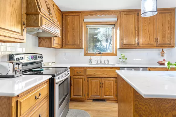 16 W CREEK WATER CT, Appleton, WI 54914