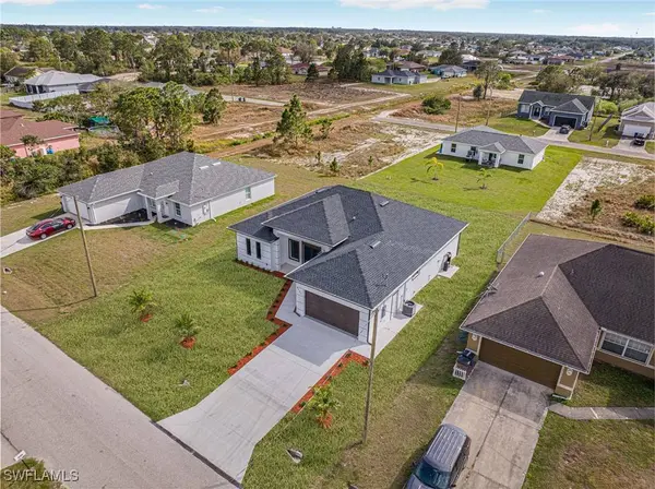 2703 37TH ST SW, Lehigh Acres, FL 33976