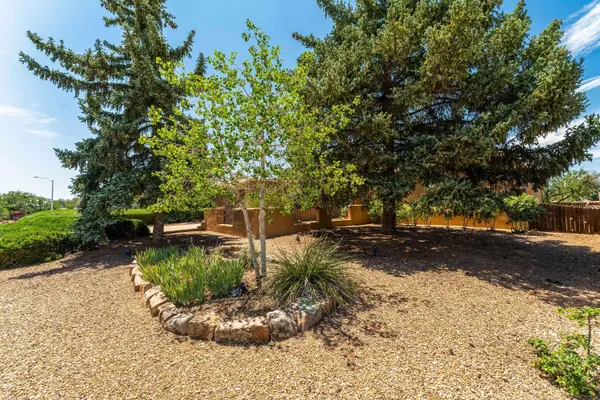 2728 Paseo De Tularosa, Santa Fe, NM 87505