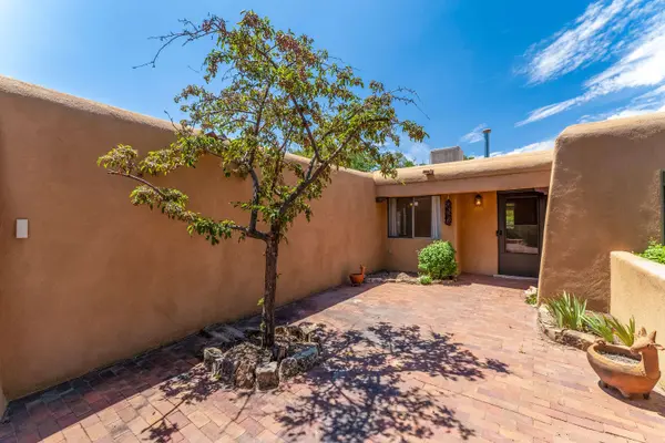 2728 Paseo De Tularosa, Santa Fe, NM 87505