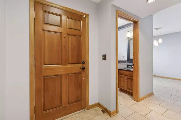 4130 Upland LN N, Plymouth, MN 55446