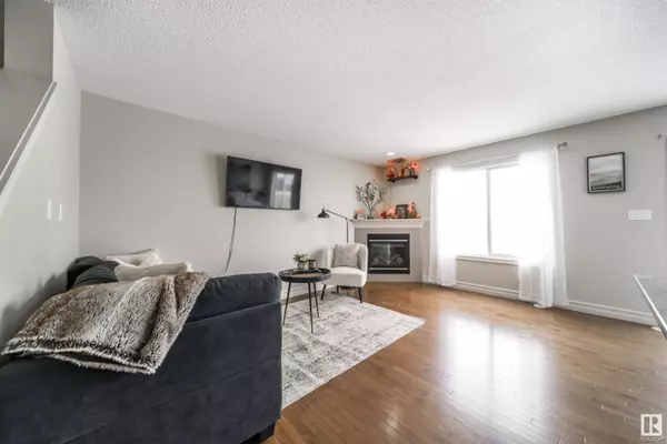 16112 10 AV SW, Edmonton, AB T6W 2G9