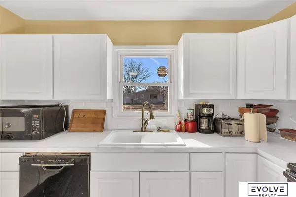 6262 Buckingham Avenue, Omaha, NE 68117