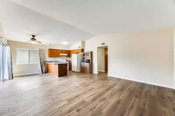 828 W LAGUNA Drive, Tempe, AZ 85282