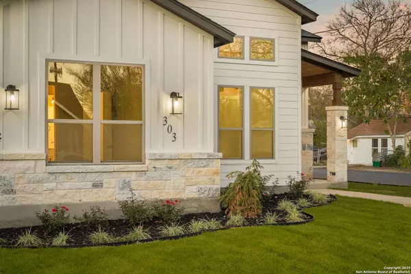 303 WALTON AVE, San Antonio, TX 78225-1455