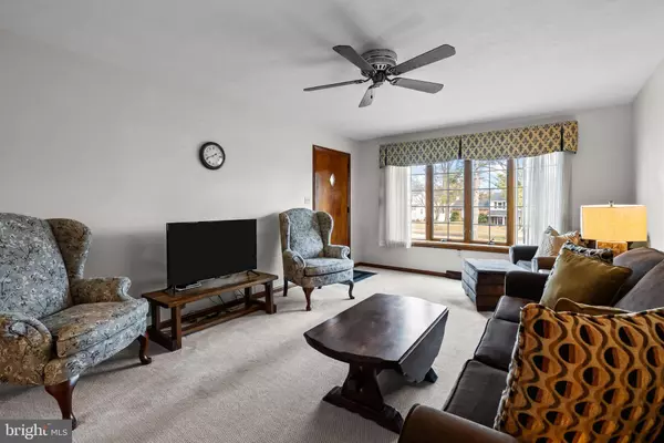 327 HAMILTON BLVD, Morrisville, PA 19067