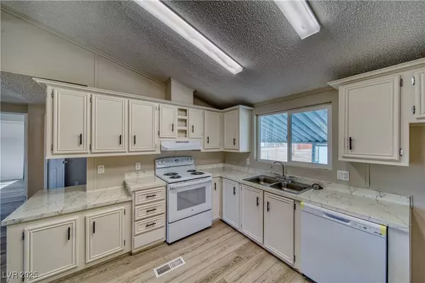 120 W Blosser Ranch Road, Pahrump, NV 89060