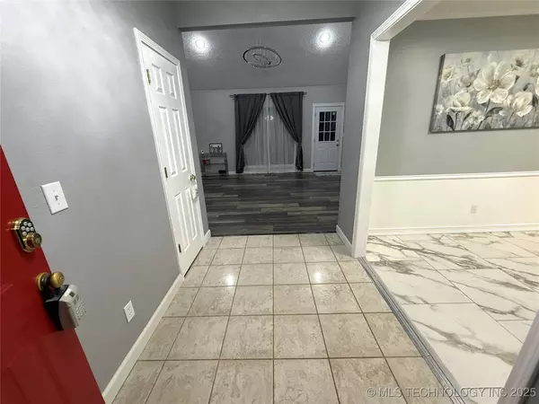 2612 Highwood DR, Claremore, OK 74017