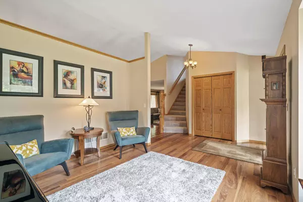 8010 Woodhill DR, Rockford, MN 55373