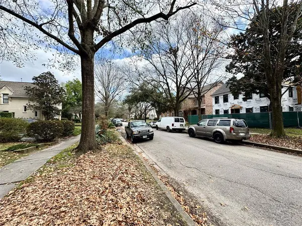 1932 Albans RD, Houston, TX 77005