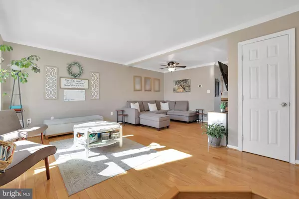 6996 VILLAGE STREAM PL, Gainesville, VA 20155