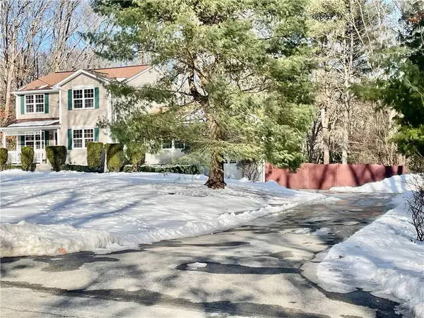 17 Dayna DR, West Greenwich, RI 02817