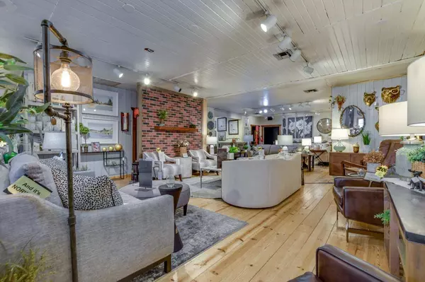 5808 Highway 51, Mcfarland, WI 53558