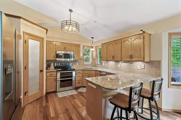 8010 Woodhill DR, Rockford, MN 55373