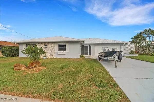 4532 Mackinaw AVE, North Fort Myers, FL 33903
