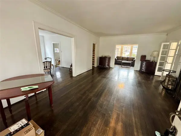 1932 Albans RD, Houston, TX 77005