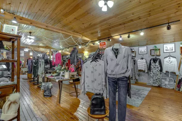 5808 Highway 51, Mcfarland, WI 53558