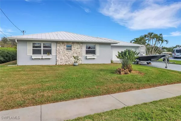 4532 Mackinaw AVE, North Fort Myers, FL 33903
