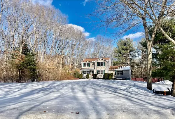 17 Dayna DR, West Greenwich, RI 02817