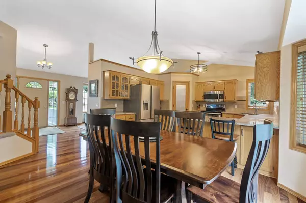 8010 Woodhill DR, Rockford, MN 55373