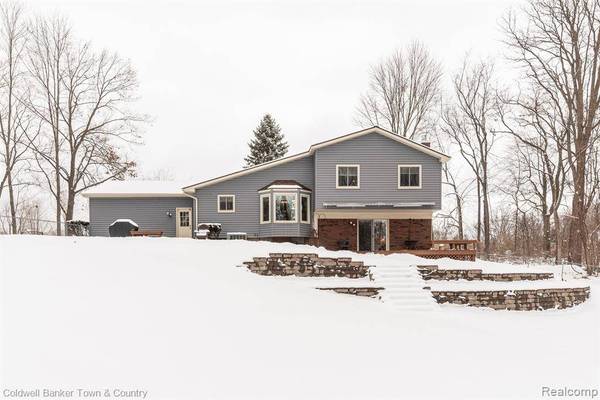 11334 SHADOW WOODS Lane, Whitmore Lake, MI 48189