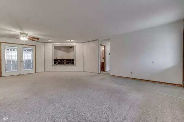 3694 Creekwood DR, Greenwood, IN 46142