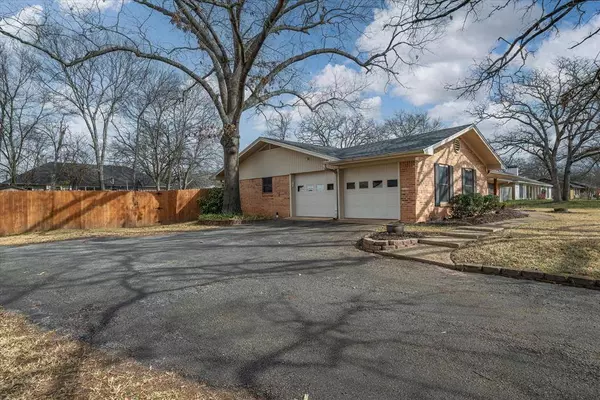 706 Sweetgum Lane, Lindale, TX 75771