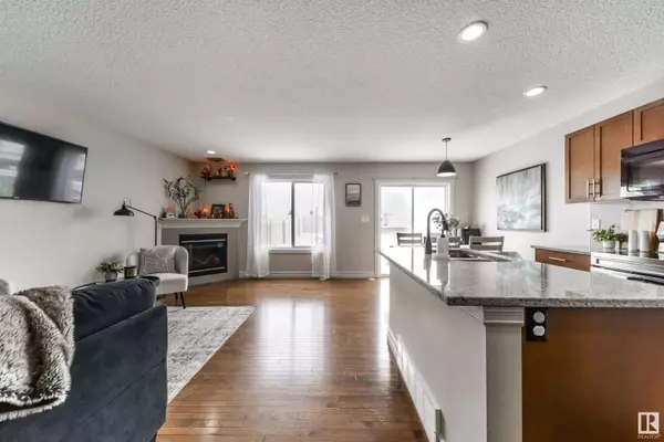 16112 10 AV SW, Edmonton, AB T6W 2G9