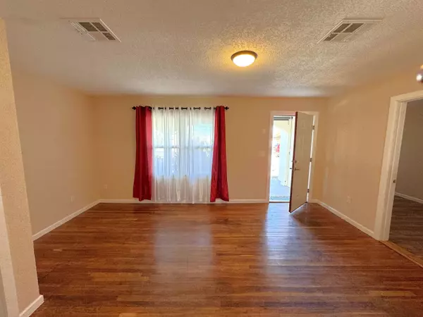 1514 Alaska AVE, Alamogordo, NM 88310