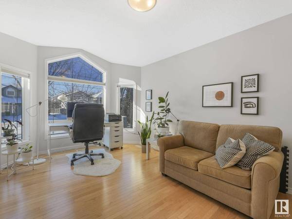 4815 201 ST NW, Edmonton, AB T6M 2X7