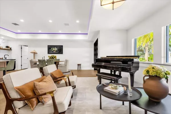 724 LAKE DAVIS DR, Orlando, FL 32806