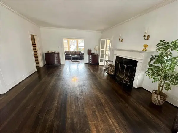 1932 Albans RD, Houston, TX 77005