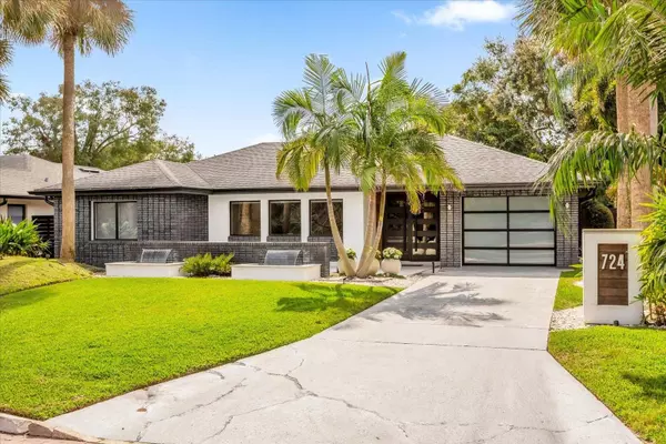 724 LAKE DAVIS DR, Orlando, FL 32806