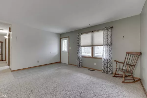 3694 Creekwood DR, Greenwood, IN 46142