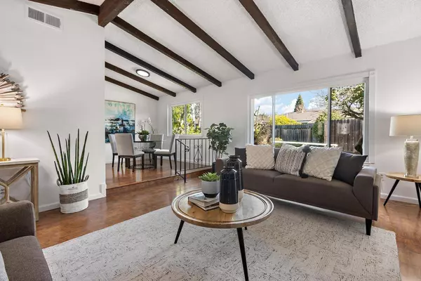 6815 Coachlite WAY, Sacramento, CA 95831