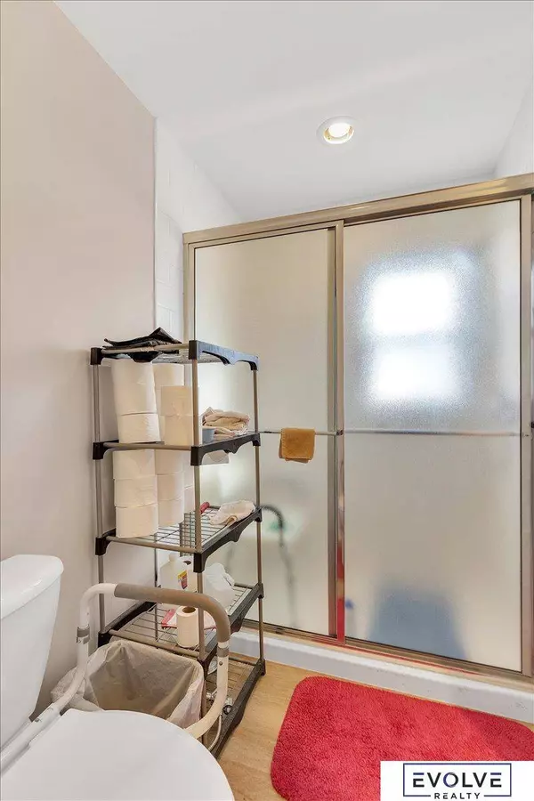 6262 Buckingham Avenue, Omaha, NE 68117