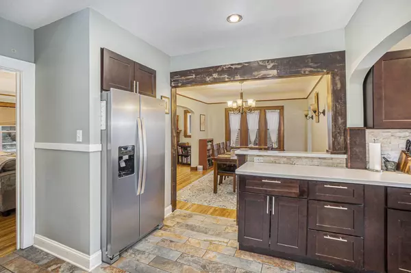 521 Burton SE Street, Grand Rapids, MI 49507