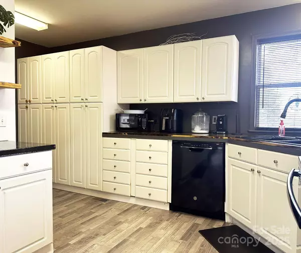 583 Old Wilkesboro RD, Taylorsville, NC 28681