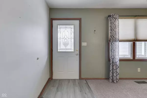 3694 Creekwood DR, Greenwood, IN 46142