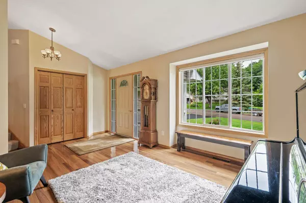 8010 Woodhill DR, Rockford, MN 55373