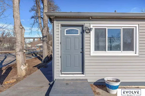 6262 Buckingham Avenue, Omaha, NE 68117