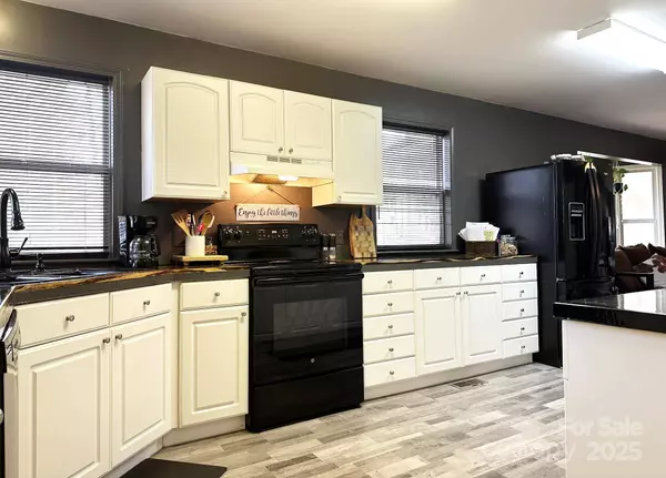 583 Old Wilkesboro RD, Taylorsville, NC 28681