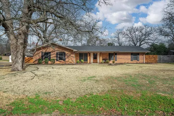 706 Sweetgum Lane, Lindale, TX 75771