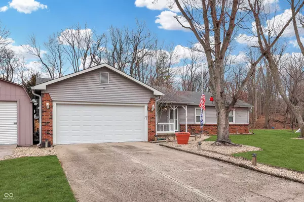 3694 Creekwood DR, Greenwood, IN 46142